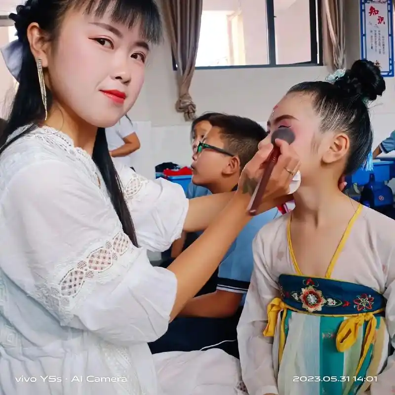 我的大宝贝六一儿童节文艺汇演.老师给画的汉服妆容,太美了,妥 - 抖音