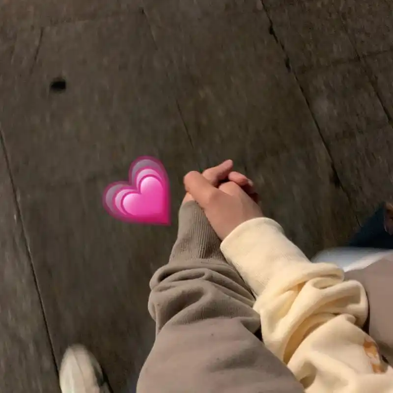 99情侣拍照|和女朋友牵手照片怎么拍91 宝贝 说牵手的时候是最有