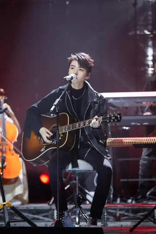 《我们的乐队》改编歌曲广受好评,歌手王俊凯凭实力圈粉