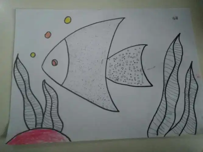 中一班线条画《可爱的鱼》