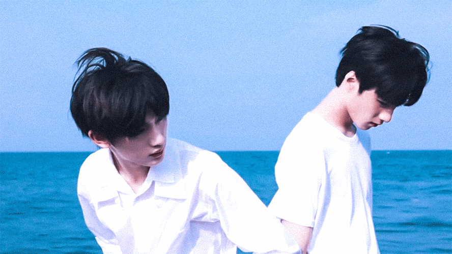 何炅看刘耀文丁程鑫的表情登上网络热搜了,到底咋了?