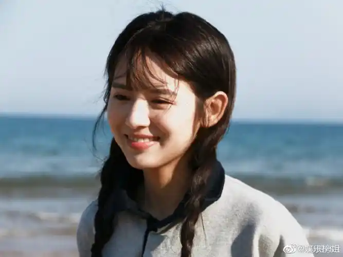 最近电视剧#小舍得#热播,剧里像天使一样的张雪儿小老师可太吸粉儿了