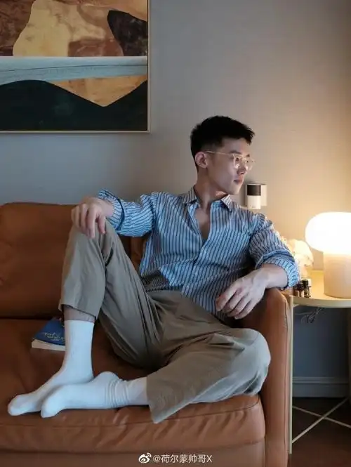 一个不太爱穿衣服的正装腹肌小哥哥#荷尔蒙帅哥