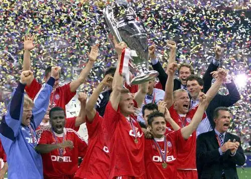 集体荣誉   1次丰田杯冠军(2001)   1次欧洲联盟杯冠军(1996)    8