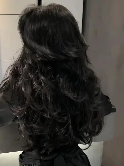 质感中长发高层次烫发推荐头顶蓬松谁不爱