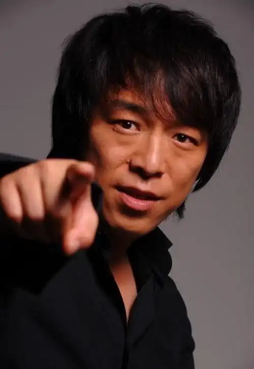 无独有偶,在第49届金马奖的颁奖典礼上,黄渤作为颁奖嘉宾站到了舞台上