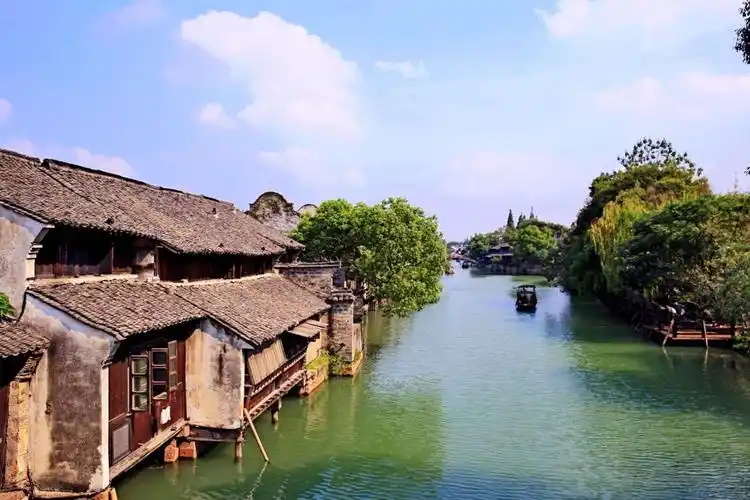 乌镇,一个被商业笼罩的美丽的古镇.