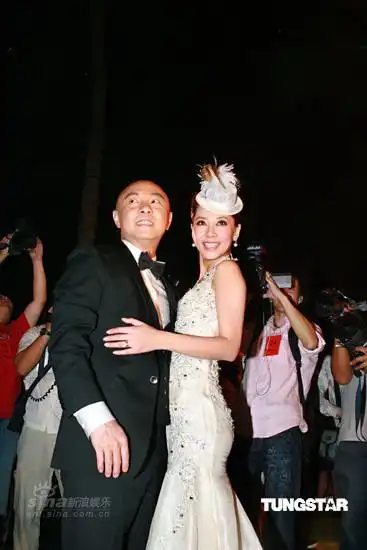 图文张卫健张茜菲律宾大婚亲密相拥