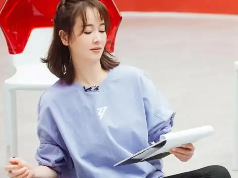 《乘风破浪的姐姐》:左小青