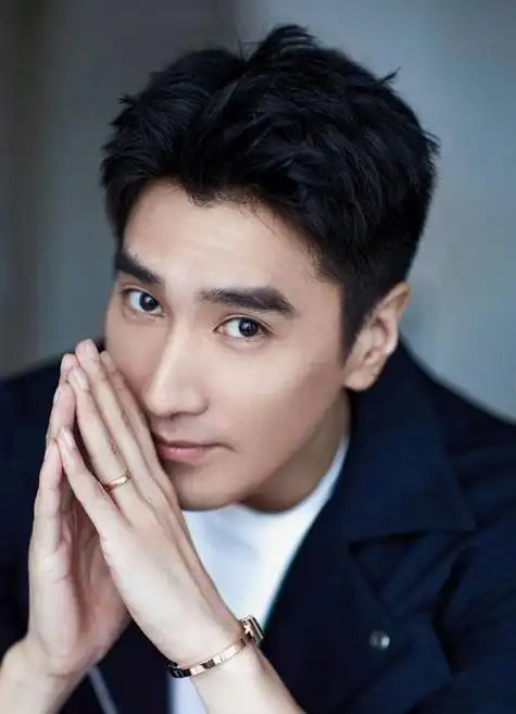 加拿大维多利亚大学(商科)国籍:加拿大祖籍:河北生肖:鼠赵又廷家庭