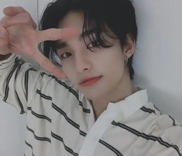 很会拍照的黄铉辰头像楼