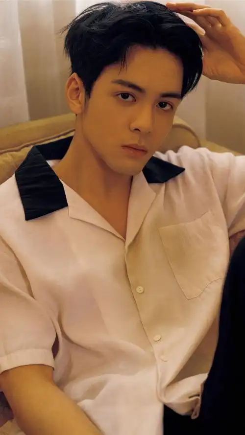 曾舜晞冷峻休闲写真手机壁纸