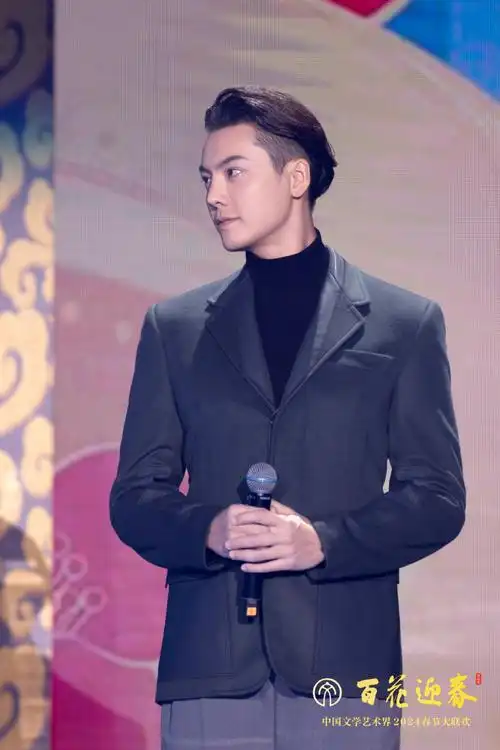 陈伟霆龙年春晚第四次联排##陈伟霆 你不冷吗##新春茶话会