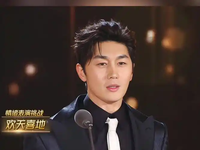 "泰山陪爬"35岁男演员上热搜后:接到短剧邀约,差点转行开咖啡店!