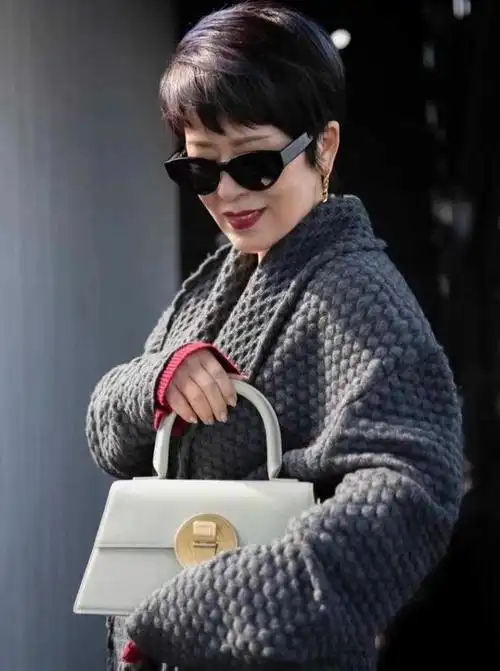 等我到了60岁:才不要穿奶奶装,烫"大妈卷",坚决做洋气奶奶|发型|短发