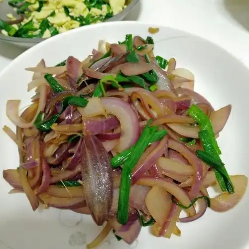 咘唂做的素炒洋葱