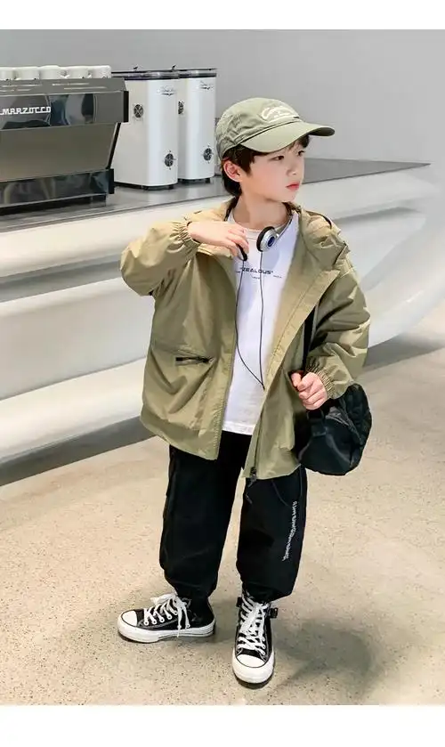 男童秋装外套2023新款韩版儿童秋季帅气夹克男孩春秋款连帽冲锋衣