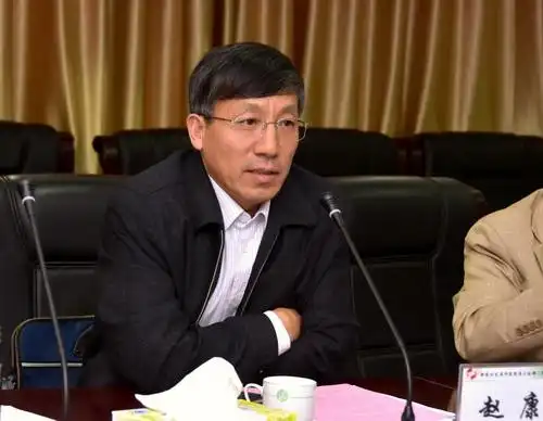 广东省教育厅党组成员,巡视员赵康在会上讲话