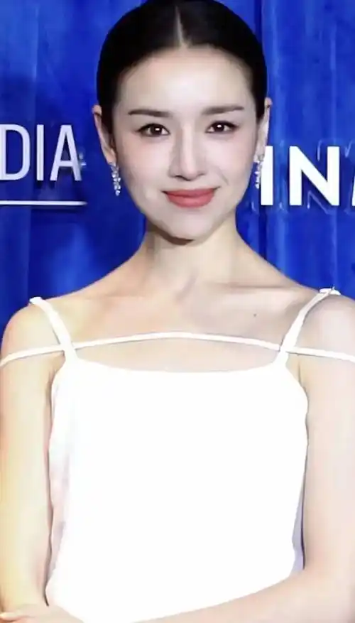 董洁新造型惊艳四座,绝美气质诠释原生美女魅力!_发型_网友_时尚