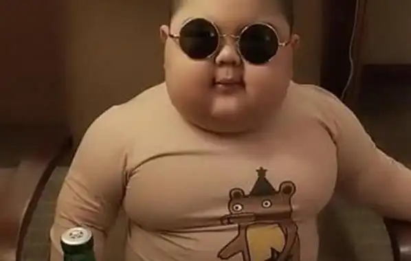 快手"小胖孩"走红,父母行为遭到众人的讽刺,网友:太过分!