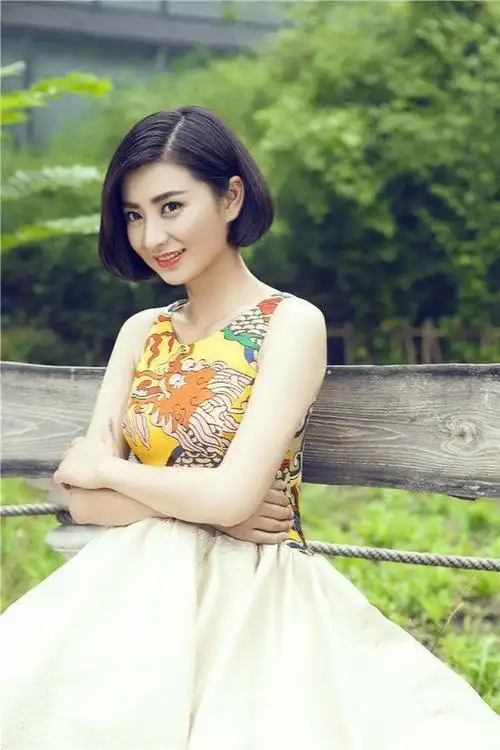 斓曦,1983年9月4日出生于安徽安庆,原名张凡.