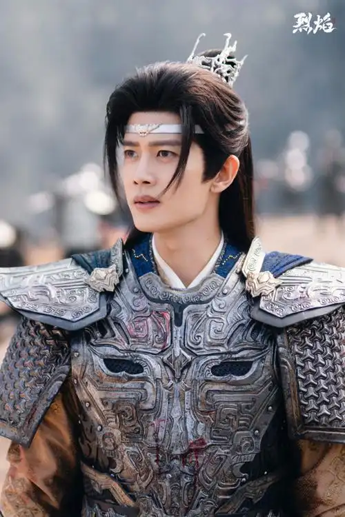 速来领取伍赓@任嘉伦allen剧照,今天王子继续送会员卡19点,在爱奇艺一