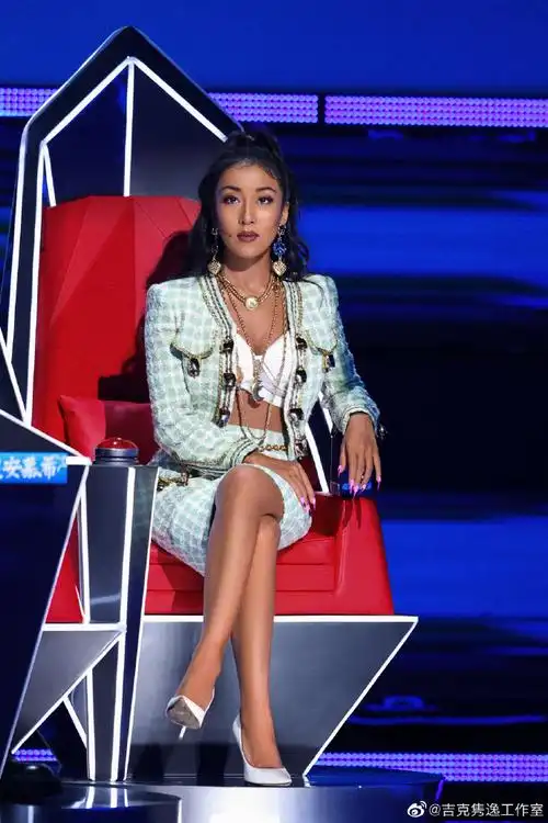 吉克隽逸超话#中国好声音#秋天的缱绻与张弛94是今天的优雅momoko