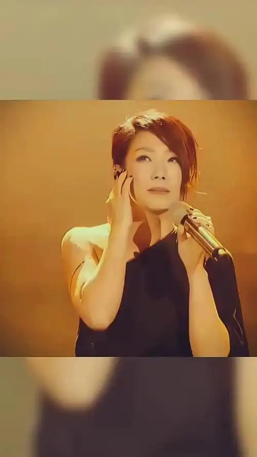 林忆莲深情演唱,空灵的嗓音,曲调优美,旋律动听.