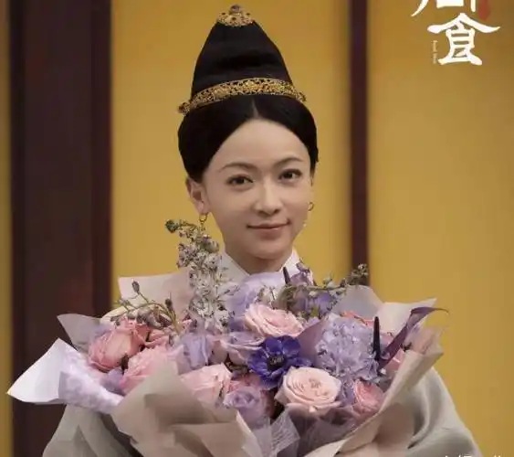 《尚食》杀青晒合照,女主吴谨言靠边站,但谁料生图状态更吸睛!