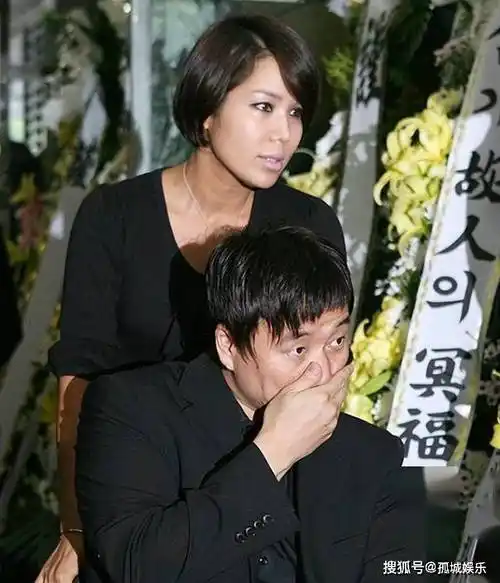 和日本女星吉高由里子被拍到同游巴厘岛,之后两人也正式承认恋情,不过