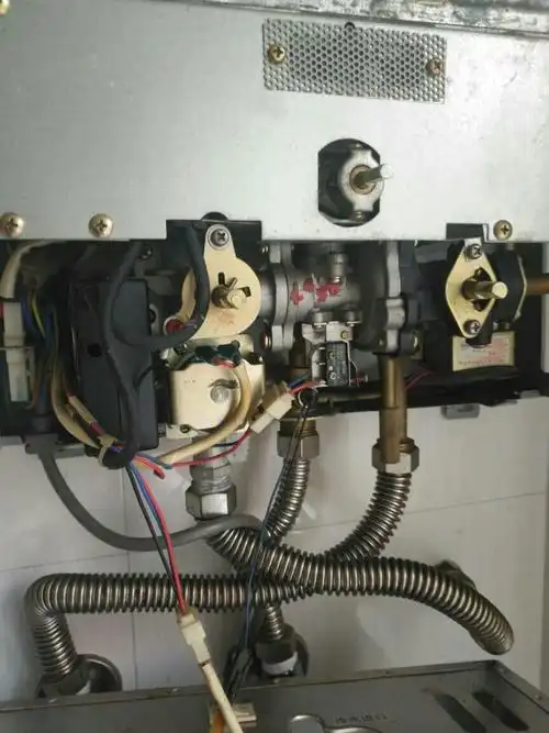 这种热水器如何更换电池