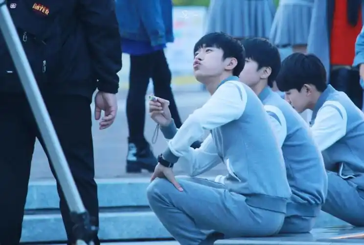 易烊千玺 #tfboys 电视剧我们的少年时代拍摄花絮 高清 可爱