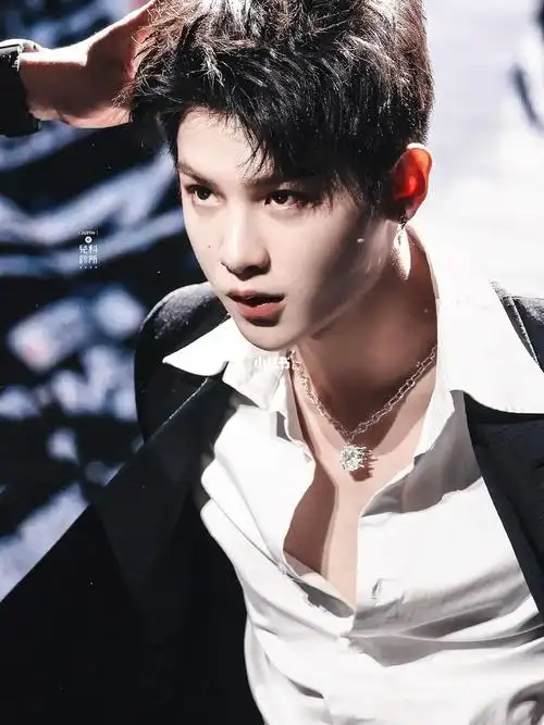 justin黄明昊壁纸