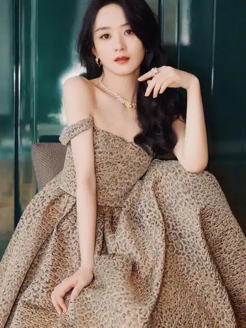 赵丽颖豹纹抹胸连衣裙