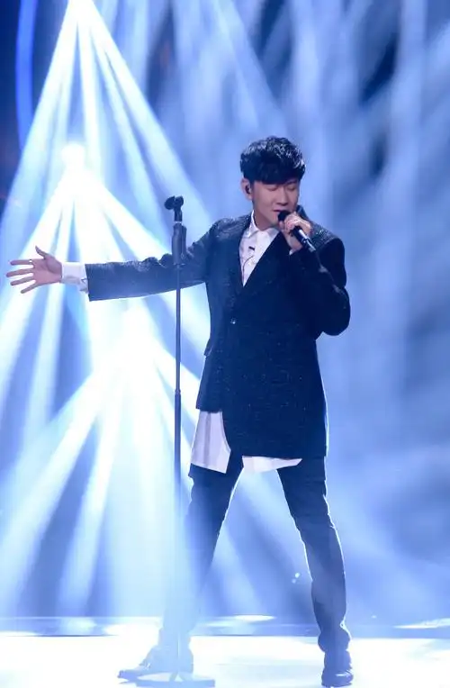 祖籍中国福建省厦门市同安区,华语流行乐男歌手,音乐人,潮牌主理人