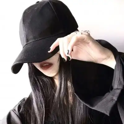 高冷戴帽时尚气质女生头像