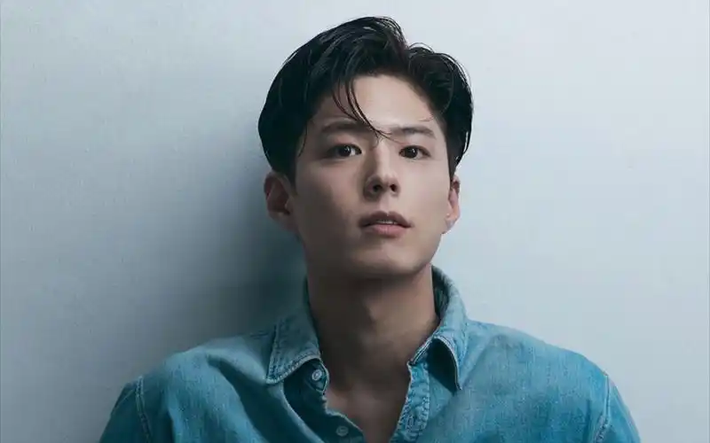 20230331 朴宝剑官方简历照拍摄花絮,帅到窒息!