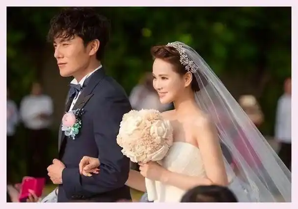 16年后,才知晓伊能静怎么能看上黄维德,年少养家还债的两人很像