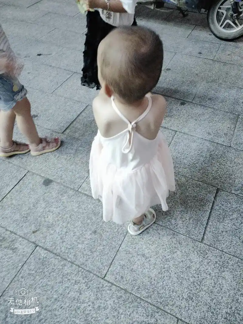 夏天最伟大的作品就是打赤脚一直穿一直脱一直就是赤脚