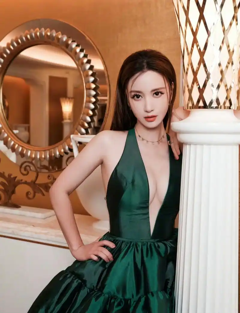 后来大家都叫她"小三专业户"