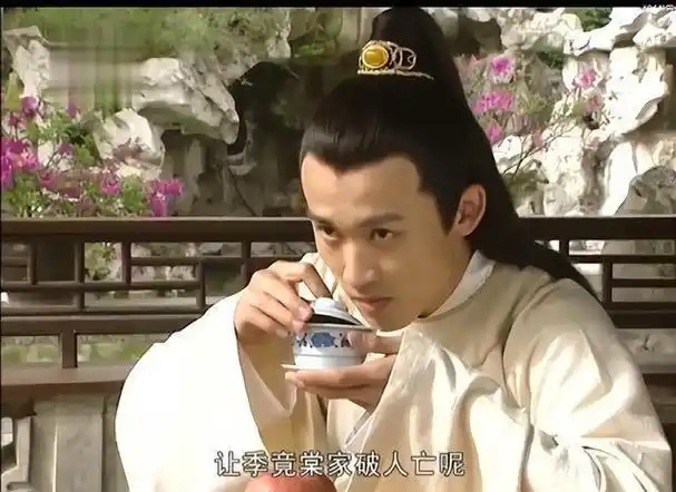 一直到 2018 年,他和吴谨言,秦岚一块儿合作了古装电视剧《延禧攻略》