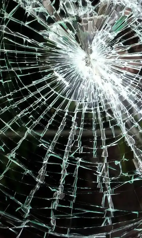 【个性壁纸】屏幕碎了的壁纸——有没有喜欢的机油