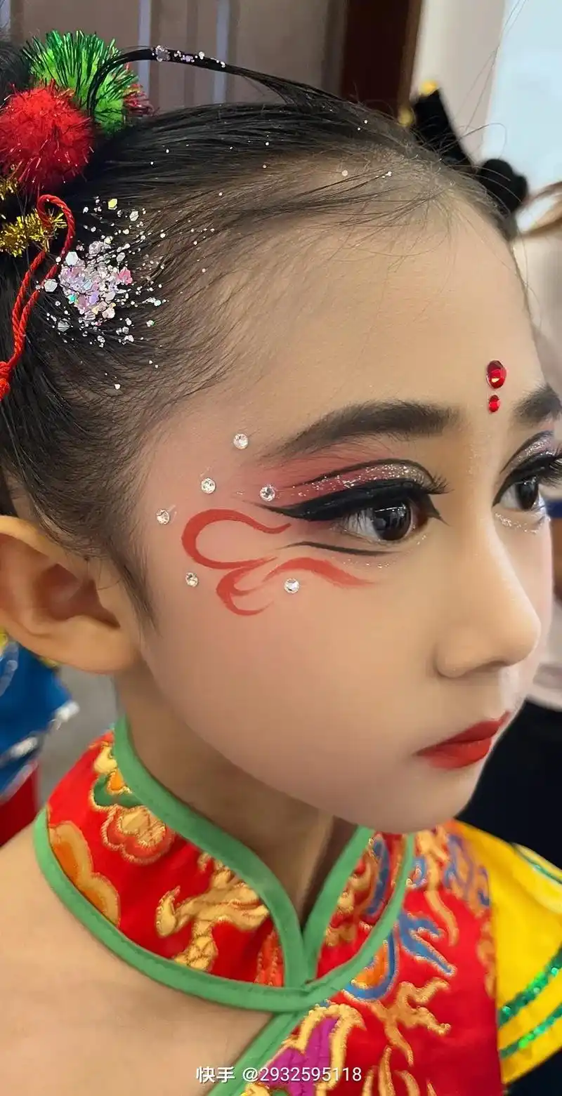 承接各种舞台妆!年会妆!需要的私信联 - 抖音