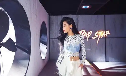 袁娅维身材这么吸睛就算了……|袁娅维|说唱听我的_新浪新闻