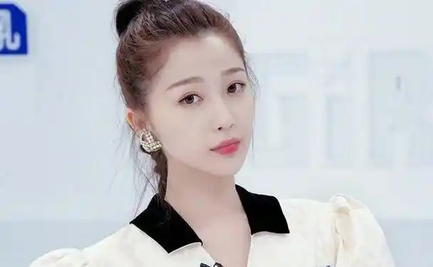 弄疯王耀庆只需要一个虞书欣,她的真性情吓傻蔡徐坤,请加大力度_青春