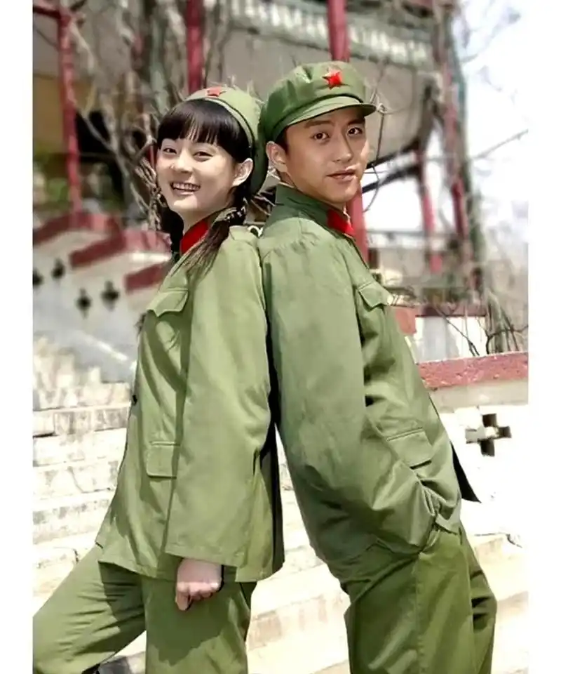 在《幸福像花儿一样》中,邓超和孙俪的形象让人感到幸福,尤其是孙俪那