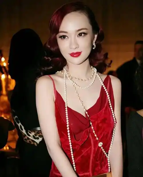 霍思燕惊艳亮相dior活动,红裙珍珠闪耀全场!