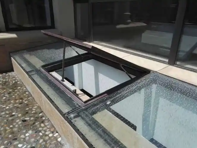 本公司生产销售下沉庭院采光窗欢迎致电订购