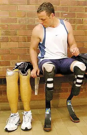 以来,人们把对奥斯卡的关注,转移到对他脚上那双高科技碳纤维假肢上