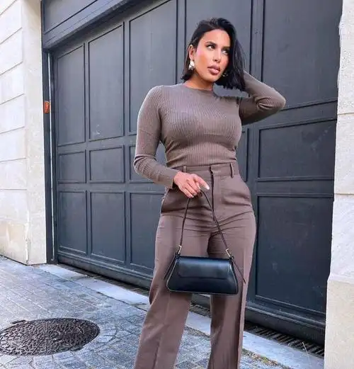 丰满身材怎么穿才好看这个拥有卡戴珊身材的博主示范给你看